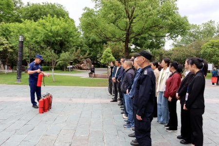 長汀縣退役軍人事務局開展消防演練 筑牢英烈設施安全防線