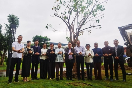 五棵菩提樹(shù)見(jiàn)證閩臺(tái)一家親 福耀科技大學(xué)校園再添&ldquo;同心林&rdquo;