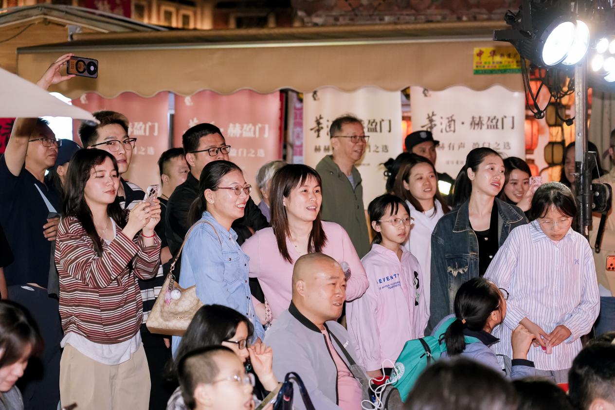 福建泉州：&ldquo;划拳&rdquo;擂台赛点亮五一古城文旅夜