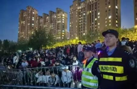 鞍山公安五一假期1.5万警力坚守一线 守护群众平安祥和过节