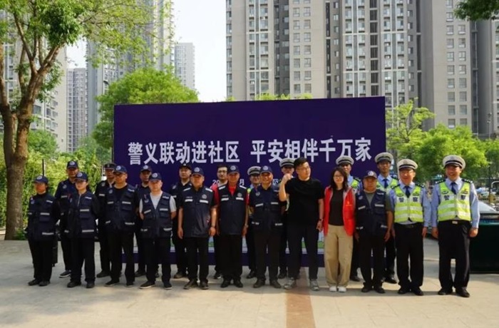 警义联动进社区， 三河市义警协会将交通安全知识送到居民身边