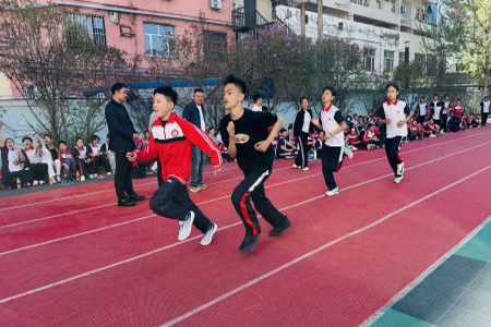 挑战极限 跃动青春 - 齐齐哈尔东方红小学举办校园吉尼斯挑战赛
