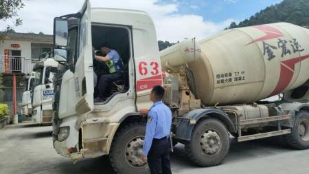 福安交管大队为工程车&ldquo;把脉问诊&rdquo; 从源头筑牢安全防线