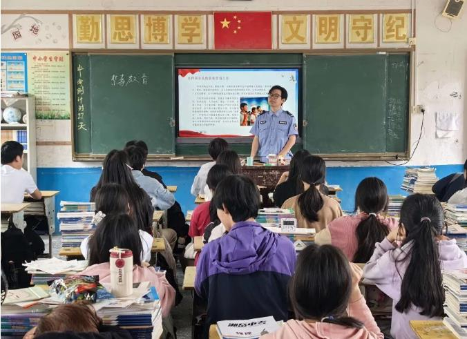青春无毒 向阳生长！灵官殿镇禁毒宣讲进校园 筑牢青春 &ldquo;防毒墙&rdquo;