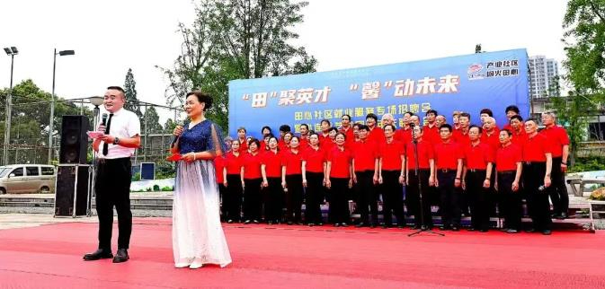 湖南株洲：银龄艺术团周年庆唱响"工人有力量" 百名大国工匠唱出青春回响