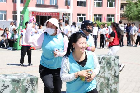 艺韵绽芳华美育向未来 齐齐哈尔建华区中心小学校举办亲子体育艺术节