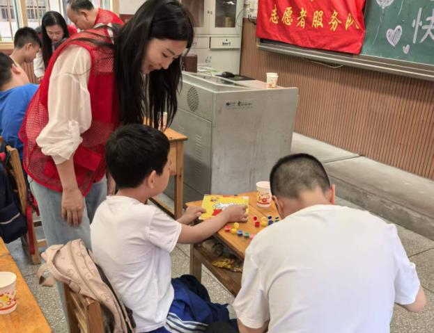 特别的&ldquo;六一&rdquo;：渌口区自然资源局志愿者用爱温暖&ldquo;折翼天使&rdquo;