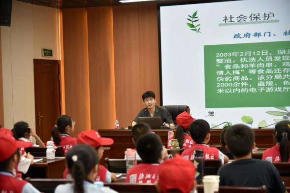 穿法袍、演情景、析真案 - 湖南醴陵法院"法护童心"让普法可感可触