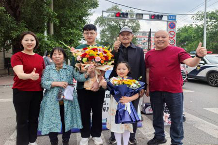 齐齐哈尔高考首日两万余名考生从容赴考