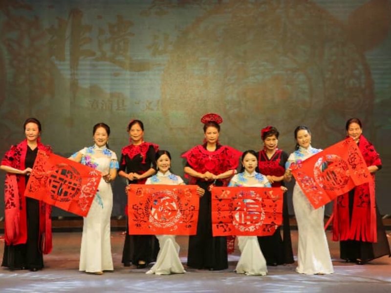 剪纸走秀 茶艺问古 | 福建漳浦非遗专场汇演进高校 异国学员沉浸式体验闽南风