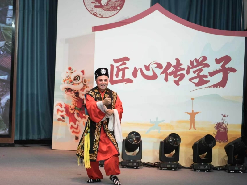 剪纸走秀 茶艺问古 | 福建漳浦非遗专场汇演进高校 异国学员沉浸式体验闽南风