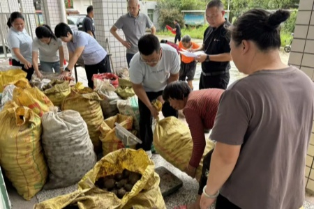 龙岩永定：老兵褪戎装守初心 志愿入田间助振兴
