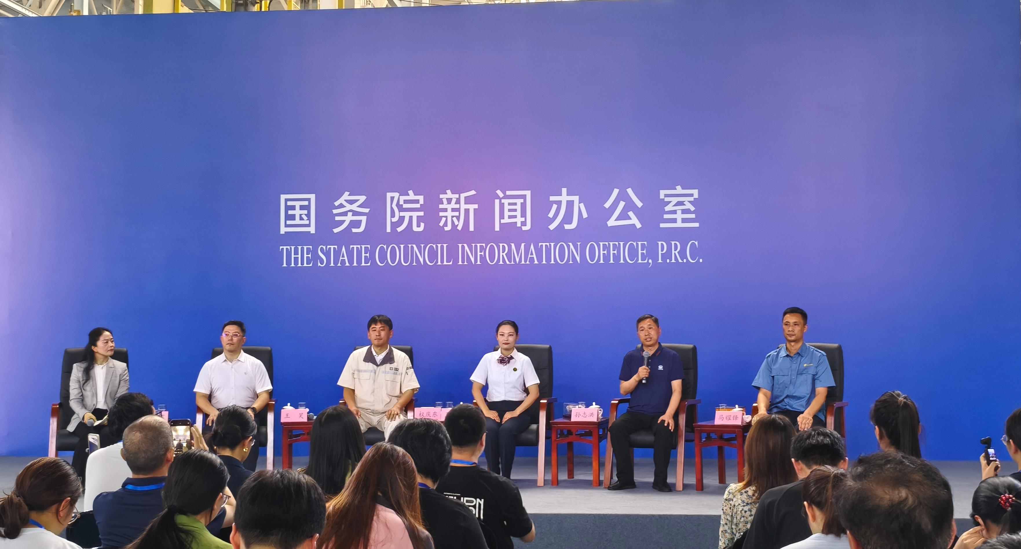 国新办中外记者见面会上 武铁&ldquo;动车医生&rdquo;的故事让人钦佩
