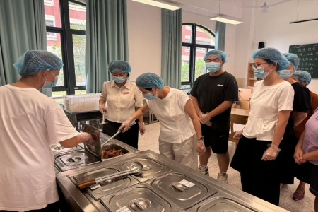 漳州龙海区以评促优强监管 守护校园&ldquo;舌尖上的安全&rdquo;