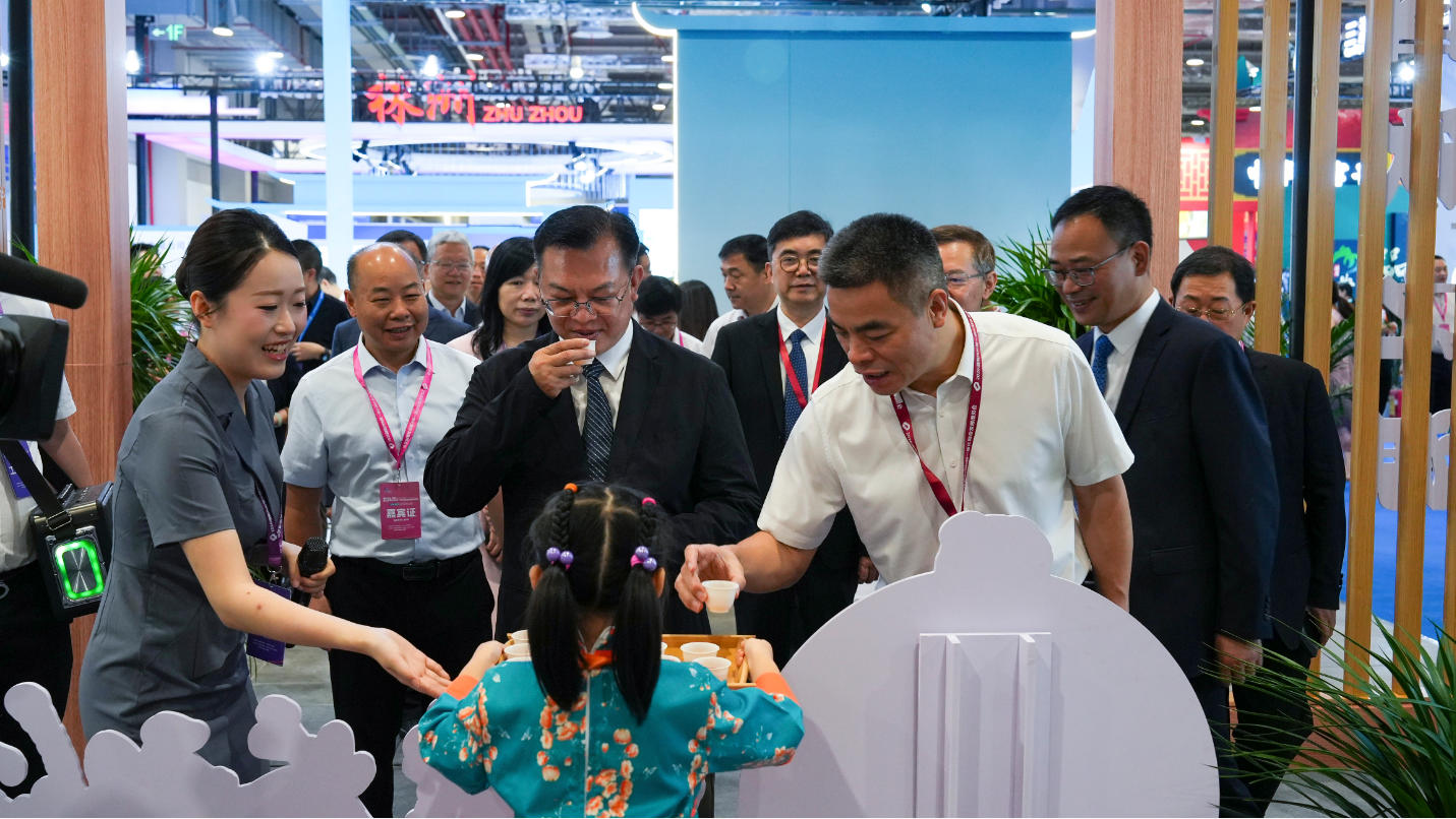 链通内外 湘约未来 ｜ 2026湖南内外贸一体化融合发展博览会在株洲启幕