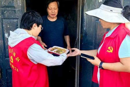 暖心微服务守护夕阳红 齐市碾子山区东安街道精准帮扶独居老人暖民心