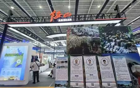 聚焦银发经济 展示康养特色 辽宁汤岗子康复医院亮相东北亚银发经济博览会