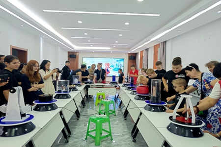 中俄青少年科技文化交流活动在绥芬河举行 300余件非遗作品展中华文化魅力