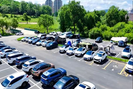 绥芬河：避暑胜地引众多游客感受清凉的夏季