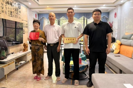 福建永定下洋镇：荣光入户耀门楣 拥军情深暖兵心