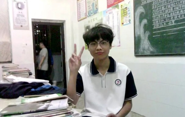 生死瞬间的少年义举 - 邵东高二学生周有智勇救落水母女纪实