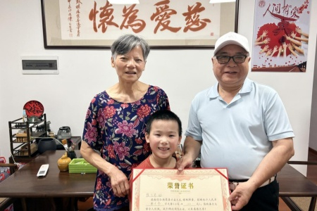 退休金助学四年不间断 福州一母亲替儿续写感恩