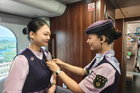 千里海途跃动匠心 - G157次列车&ldquo;海韵&middot;臻跃&rdquo;品牌暑期服务观察