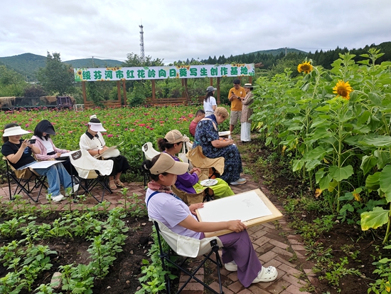 打造边境文艺文旅新地标 绥芬河市红花岭向日葵写生创作基地揭牌