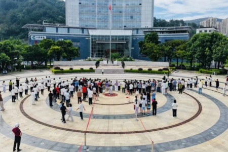 五星红旗映初心 永定以庄严升旗礼厚植全民爱国拥军情怀