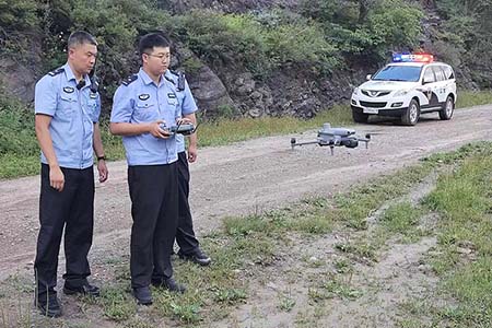 科技加持，看塞罕坝新警如何&ldquo;巡山&rdquo;