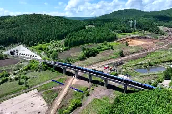 AI大模型重塑绥芬河中俄跨境物流：雄飞集团实现单证5分钟通关，班列开行量5个月跃升10倍