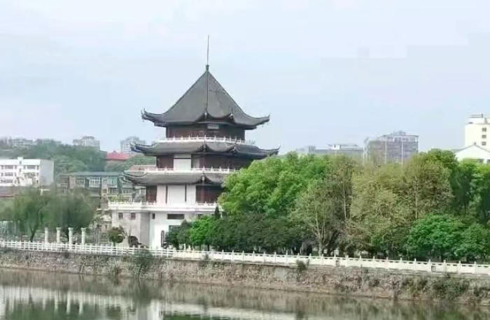 绵绵细雨润瓷城