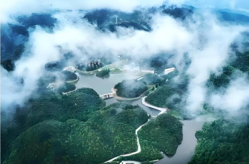 全球最长索道串起23℃清凉带 湖南怀化雪峰山康养版图加速隆起