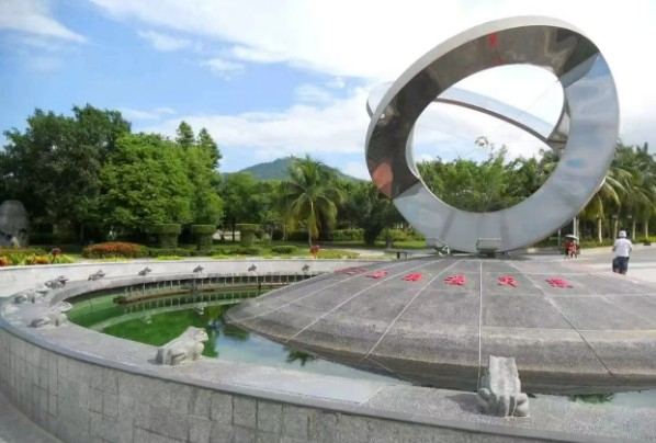 椰风海韵赴诗约 山海抒怀聚天涯 - 赴三亚参加诗词协会采风笔会侧记