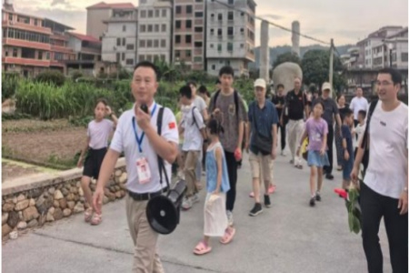 安溪退役军人黄双福扎根乡土当志愿讲解员 以声传情助力乡村文化振兴