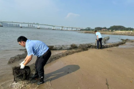 厦门海洋执法以&ldquo;环东卫士&rdquo;党建为引领 常态化清理滨海违规网具筑牢海域生态屏障