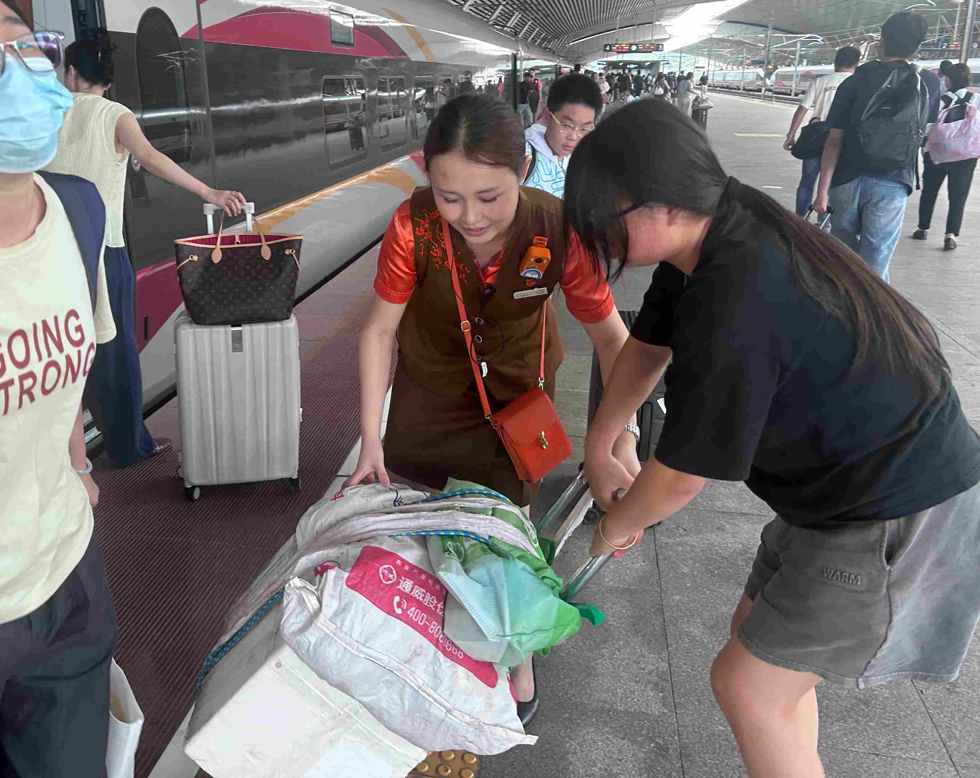 铁路客运服务再升级 为旅途带来新体验