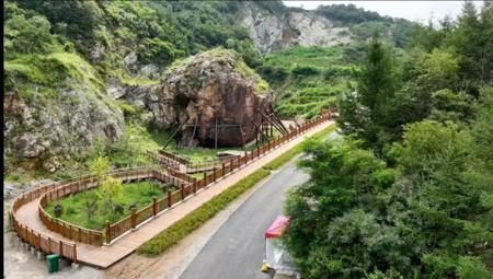 辽宁岫岩玉皇山文旅观光带建设提速 巨型玉体核心景区面貌焕新