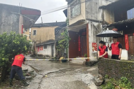 福建永定区退役军人志愿者闻&ldquo;汛&rdquo;而动 筑牢防汛安全防线