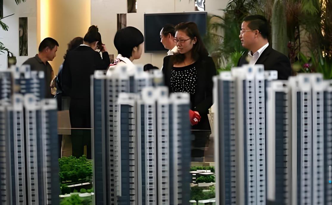 楼市冰与火：改善盘抢不到 刚需盘卖不掉 中国房地产正经历一场残酷的资产分化