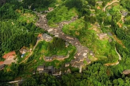 福建长汀丁屋岭：客家古寨的人居密码与康养生态