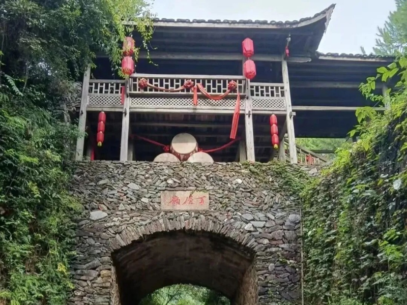 福建长汀丁屋岭：客家古寨的人居密码与康养生态