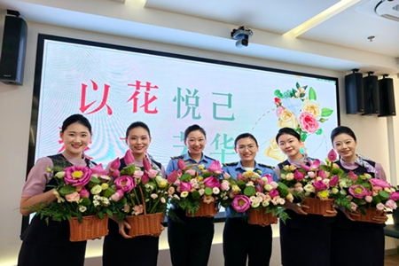 暑运凯旋 花香慰勉 大连客运段团委花艺活动凝聚青春力量