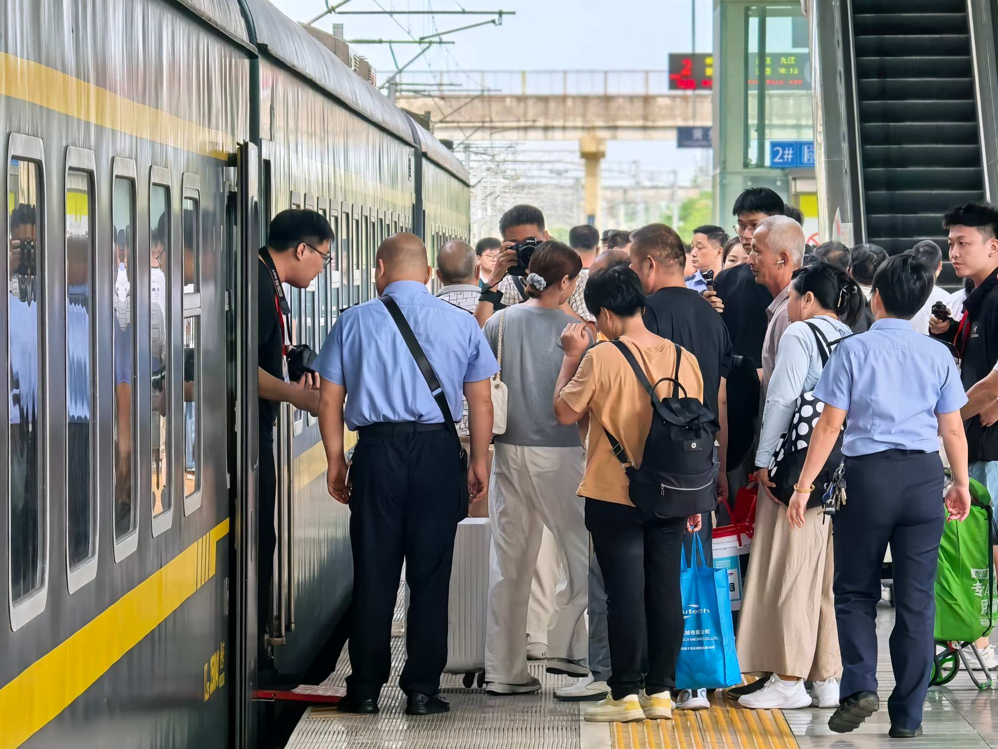 京九铁路通车三十年 发送旅客 17.7 亿人次