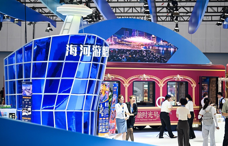 2540家企业齐聚津门，机器人摊煎饼、VR游海河 - 2026中国文化旅游产业博览会开幕