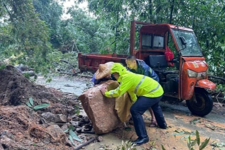 南靖公安全力迎战台风&ldquo;沙德尔&rdquo;强降雨 风雨中筑牢民生安全防线