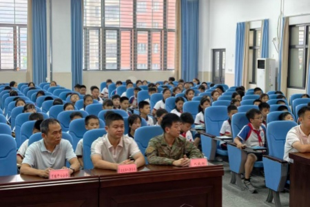 二等功臣进校宣讲 漳州龙海月港中心小学上好开学国防教育第一课