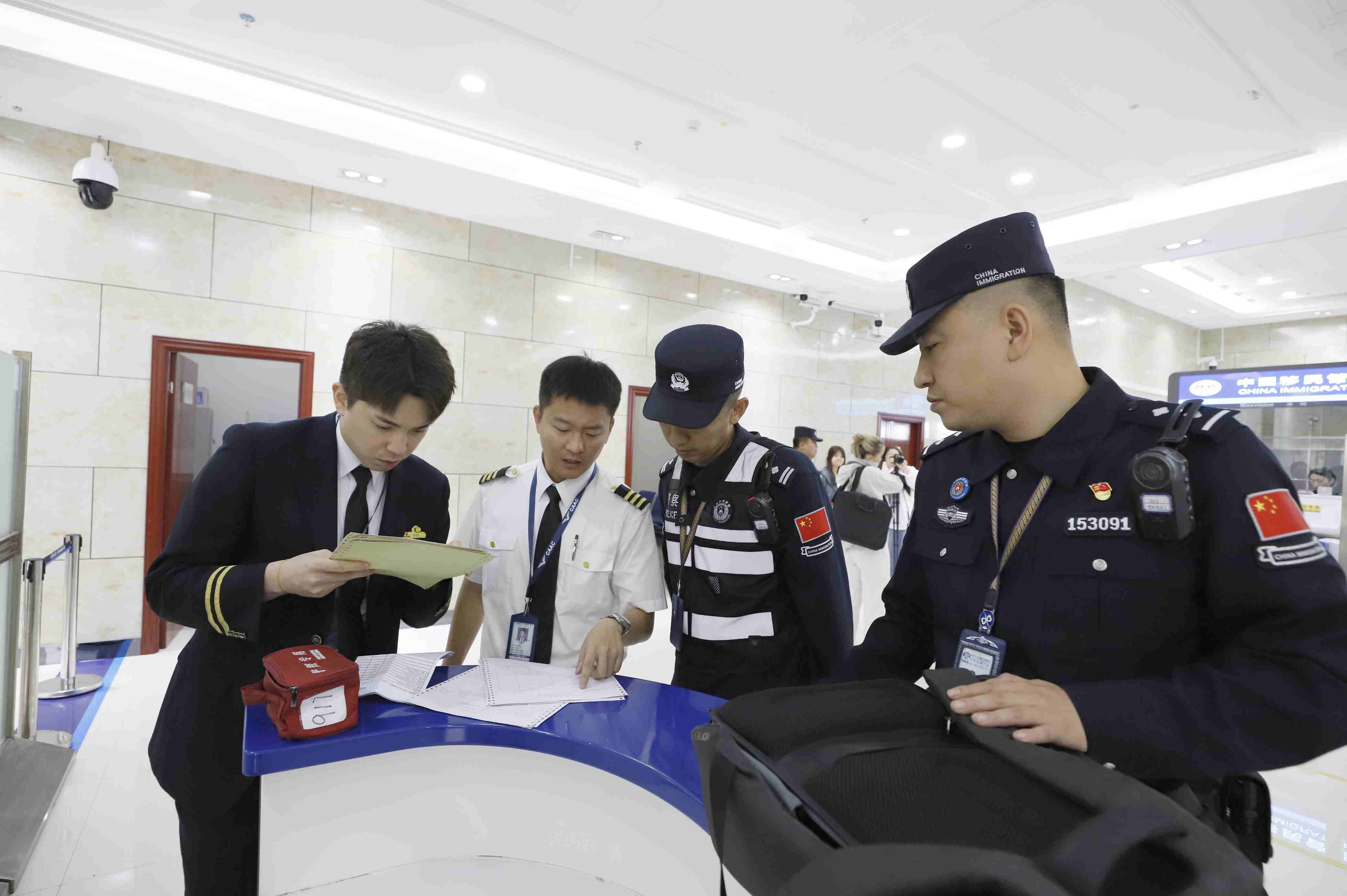 向北开放空中门户活力凸显，海拉尔边检站2026年查验出入境人员突破5万人次