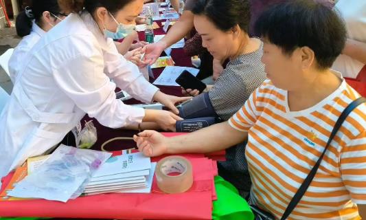 健康科普行走进苏雅拉社区 &ldquo;家门口&rdquo;服务惠民暖心