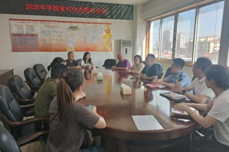 漳州市龙海区约谈校园食材供应商，企业现场签订食品安全承诺书